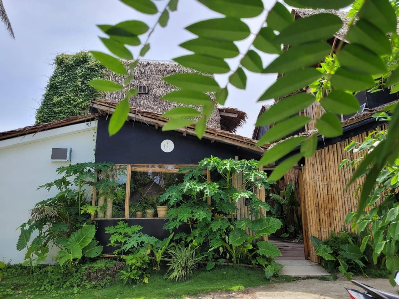 Tarzan'S House Hotel General Luna  Eksteriør billede